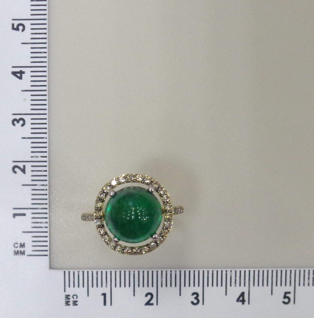 Кольцо из желтого золота с изумрудом